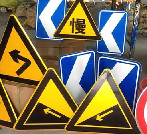 潼关标识标牌中颜色的确定是很重要的。